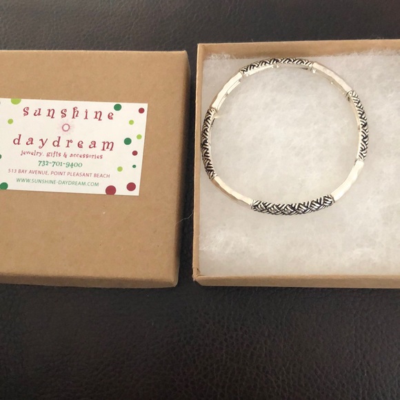 Sunshine Daydream Jewelry - NWT Stretchy Silver Etched Bangle